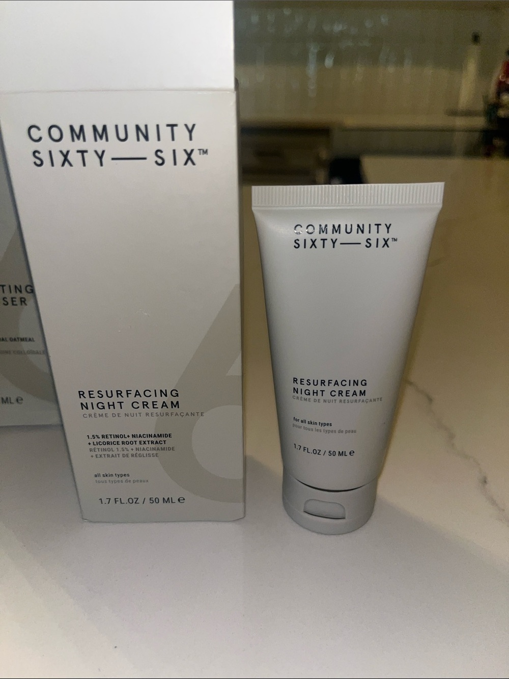 Community Sixty-Six Resurfacing Night Cream - bonus Makeup up cleanser - Picture 2 of 5